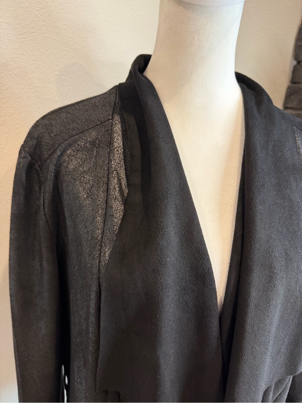 V Christina Faux Black Leather Lightweight Black Draped Open-Front Jacket. Sz L - Picture 2 of 9